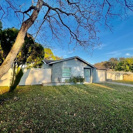 Pinebrook Home Close To Beach ラーゴ エクステリア 写真