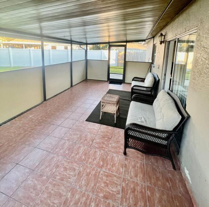 Pinebrook Home Close To Beach ラーゴ エクステリア 写真
