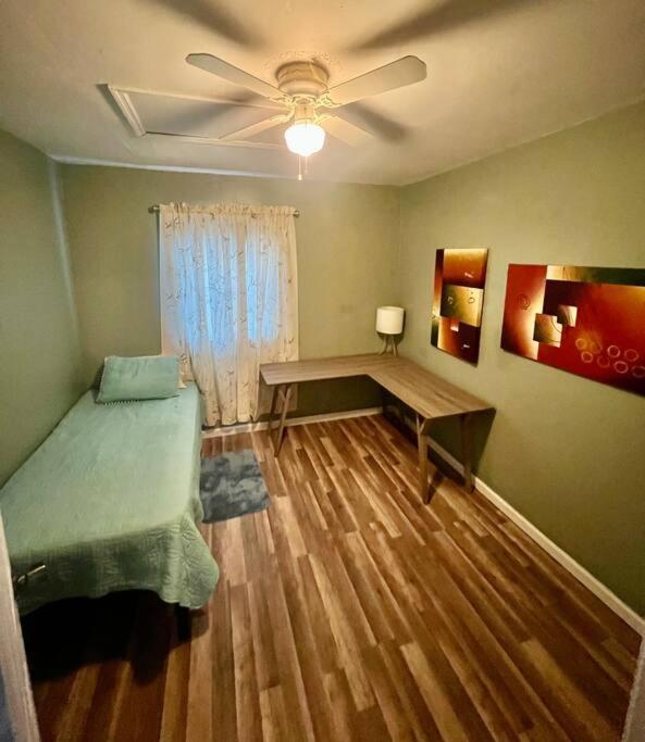 Pinebrook Home Close To Beach ラーゴ エクステリア 写真