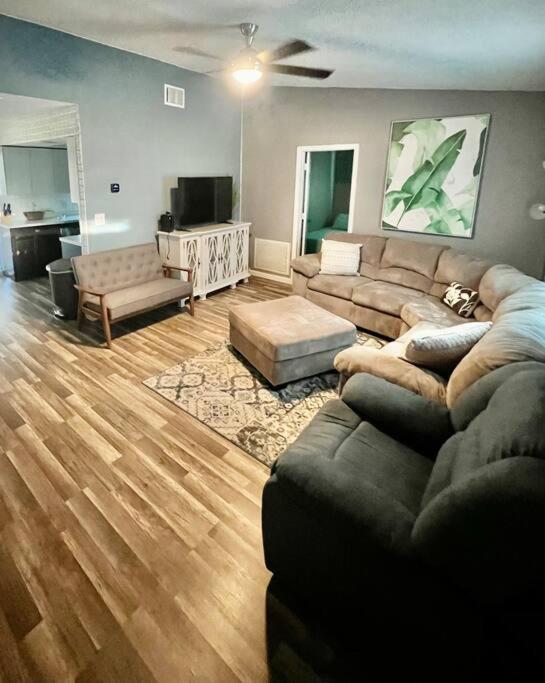 Pinebrook Home Close To Beach ラーゴ エクステリア 写真