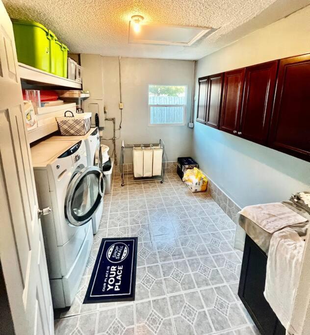 Pinebrook Home Close To Beach ラーゴ エクステリア 写真